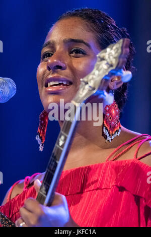 Cartagena, Spanien. 22. Juli 2017. US-amerikanische Sängerin, Leyla McCalla während ihres Konzertes in La Mar de Músicas Festival. © ABEL F. ROS/Alamy Live-Nachrichten Stockfoto