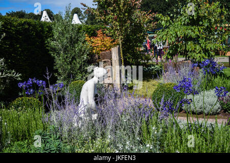 Tatton, Cheshire, UK, 23. Juli 2017, Cholmondeley Castle Gardens: Spinnen die Silver Thread bei The RHS Tatton Flower Show, Credit: Athina England/Alamy Live News Stockfoto