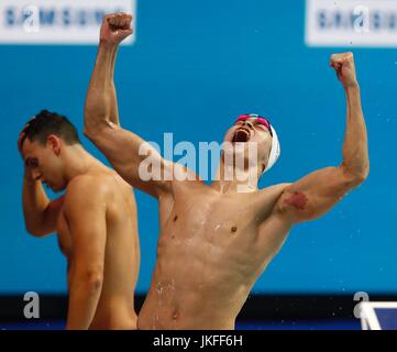 Budapest, Ungarn. 23. Juli 2017. Chinas Sun Yang feiert nach der Herren 400m Freistil Finale des Schwimmens am 17. FINA-Weltmeisterschaften in Budapest, Ungarn, am 23. Juli 2017. Sun Yang gewann die Goldmedaille mit 3 Minuten und 41,38 Sekunden. Bildnachweis: Ding Xu/Xinhua/Alamy Live-Nachrichten Stockfoto