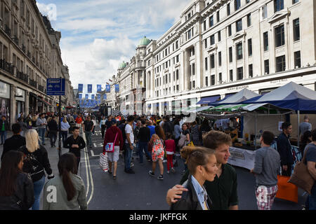 Regent Street, London, UK. 23. Juli 2017. Londons berühmte Regent Street ist jeden Sonntag für Summer Streets geschlossen. Bildnachweis: Matthew Chattle/Alamy Live-Nachrichten Stockfoto