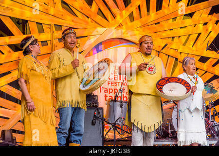 Vancouver, Kanada. 22. Juli 2017. Iswalh Dance Group führen auf die Trommel ist Calling Festival, Kanada 150 + Event, Larwill Park, Vancouver, British Columbia, Kanada. Bildnachweis: Michael Wheatley/Alamy Live-Nachrichten Stockfoto