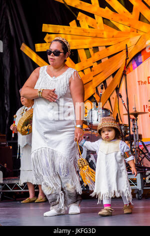 Vancouver, Kanada. 22. Juli 2017. Iswalh Dance Group führen auf die Trommel ist Calling Festival, Kanada 150 + Event, Larwill Park, Vancouver, British Columbia, Kanada. Bildnachweis: Michael Wheatley/Alamy Live-Nachrichten Stockfoto