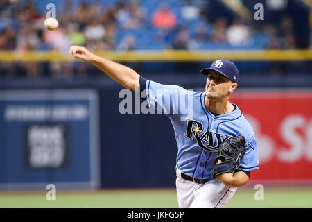 St. Petersburg, Florida, USA. 23. Juli 2017. WILL VRAGOVIC | Times.Tampa Bay Rays ab Krug Jake Odorizzi (23) im ersten Inning des Spiels zwischen den Texas Rangers und den Tampa Bay Rays im Tropicana Field in St. Petersburg, Florida am Sonntag, 23. Juli 2017 werfen. Bildnachweis: Willen Vragovic/Tampa Bay Times / ZUMA Draht/Alamy Live News Stockfoto