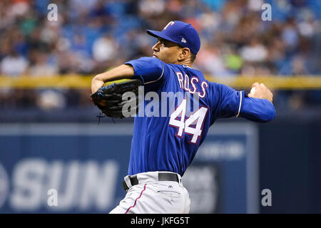 St. Petersburg, Florida, USA. 23. Juli 2017. WILL VRAGOVIC | Times.Texas Rangers ab Krug Tyson Ross (44) wirft im ersten Inning des Spiels zwischen den Texas Rangers und den Tampa Bay Rays im Tropicana Field in St. Petersburg, Florida auf Sonntag, 23. Juli 2017. Bildnachweis: Willen Vragovic/Tampa Bay Times / ZUMA Draht/Alamy Live News Stockfoto