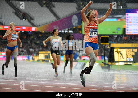 Marlou van Rhijn - Spitzname Blade Babe - gewann in den 200m T44 Jahren Gold bei den World para Athletics Championships im Olympiastadion unter tückischen Gewitterbedingungen Stockfoto