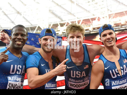 LONDON-ENGLAND - 23. Juli 2017: Das US-Team (von links) Jerome Singleton, Jarryd Wallace, Hunter Woodhall und Tanner Wright feiert nach der Männer 4 x 100 M Staffel T42-47 letzte während Para Leichtathletik Weltmeisterschaften London 2017 London Stadium am Sonntag. Bildnachweis: Taka Wu/Alamy Live-Nachrichten Stockfoto