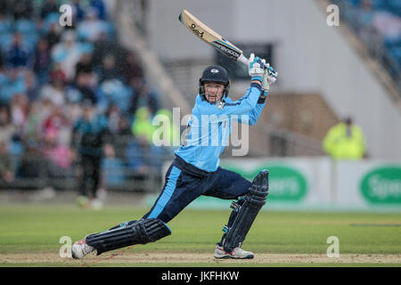 Peter Handscomb (Yorkshire CCC) Uhren als sein Schuß in die Luft Richtung Grenze während der Natwest T20 Blast Spiel zwischen Yorkshire Wikinger v Worcestershire Rapids am Sonntag, 23. Juli 2017 geht. Foto von Mark P Doherty. Stockfoto