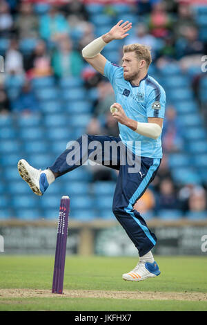 Headingley, UK. 23. Juli 2017. David Willey (Yorkshire CCC) Schalen während der Natwest T20 Blast Spiel zwischen Yorkshire Wikinger V Worcestershire Stromschnellen auf Sonntag, 23. Juli 2017. Foto von Mark P Doherty. Bildnachweis: Gefangen-Light-Fotografie Limited/Alamy Live-Nachrichten Stockfoto