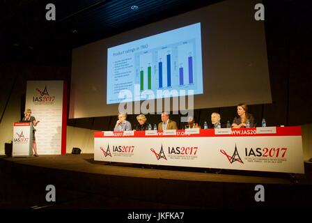Paris, Frankreich, Group People, IAS, International AIDS Society Meeting, Speaker Panel auf dem Podium mit Präsentation auf Folien der Meetings, internationale Aids-Konferenz Stockfoto