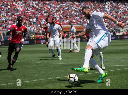 Santa Clara, Kalifornien, USA. 23. Juli 2017. Real Madrid nach vorne Karim Benzema (9) speichert den Ball während des Spiels zwischen Manchester United und Real Madrid-Credit: Rob Sirota/ZUMA Draht/Alamy Live News Stockfoto