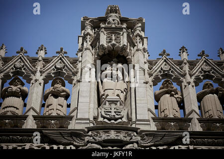 New York City, Manhattan, auf dem Dach Statue Detail auf Saint Thomas Church auf der 5th Avenue Stockfoto