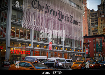 New York City, Manhattan, melden von außerhalb des Büros der New York Times für 8th Street Stockfoto