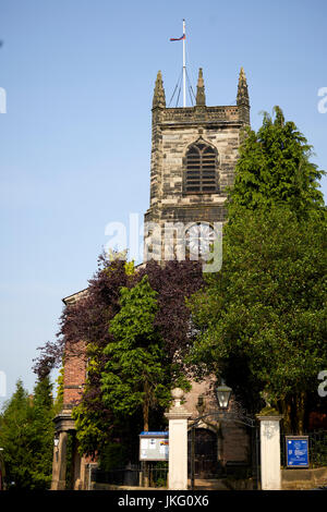 Rotem Backstein mit Stein Verband neoklassizistische St Peter Kirche Grade I aufgeführten Congleton Town Centre, East Cheshire, England. Stockfoto