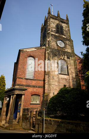 Rotem Backstein mit Stein Verband neoklassizistische St Peter Kirche Grade I aufgeführten Congleton Town Centre, East Cheshire, England. Stockfoto