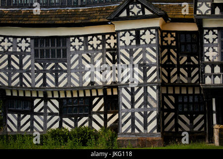Wenig Moreton Hall oder alte Moreton Hall, Wasserschloss Fachwerk tudor Herrenhaus, Congleton, East Cheshire, England. Stockfoto
