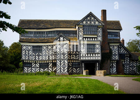 Wenig Moreton Hall oder alte Moreton Hall, Wasserschloss Fachwerk tudor Herrenhaus, Congleton, East Cheshire, England. Stockfoto