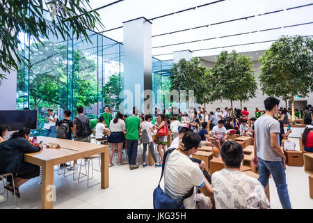 Singapur - 28. Mai 2017: Zweiten Stock des neuen Apple Store in Singapur Orchard Road Stockfoto