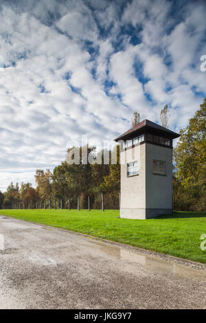 Deutschland, Bayern, München - Dachau, WW-2 Ära Nazi Konzentration Lager bewachen Turm Stockfoto