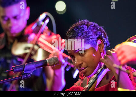 Cartagena, Spanien. 22. Juli 2017. US-amerikanische Sängerin, Leyla McCalla während ihres Konzertes in La Mar de Músicas Festival. Bildnachweis: Abel F. Ros/Pacific Press/Alamy Live-Nachrichten Stockfoto