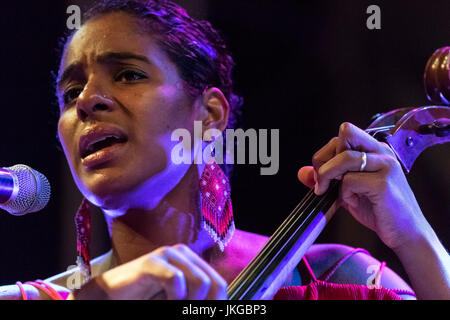 Cartagena, Spanien. 22. Juli 2017. US-amerikanische Sängerin, Leyla McCalla während ihres Konzertes in La Mar de Músicas Festival. Bildnachweis: Abel F. Ros/Pacific Press/Alamy Live-Nachrichten Stockfoto