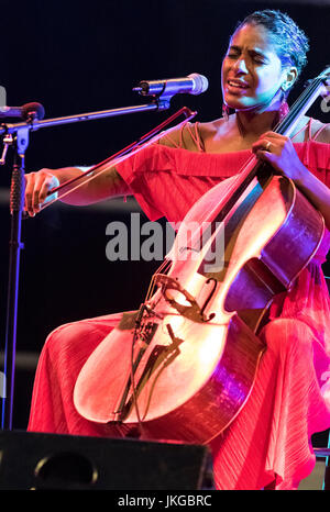 Cartagena, Spanien. 22. Juli 2017. US-amerikanische Sängerin, Leyla McCalla während ihres Konzertes in La Mar de Músicas Festival. Bildnachweis: Abel F. Ros/Pacific Press/Alamy Live-Nachrichten Stockfoto