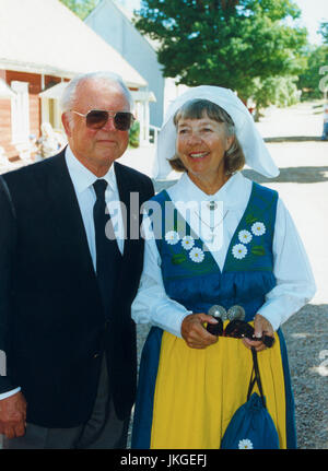 ALICE BABS SJÖBLOM schwedische Sängerin in einem schwedischen Kostüm gekleidet, wenn sie zusammen mit ihrem Ehemann besuchen Los Angeles USA 1994 Stockfoto