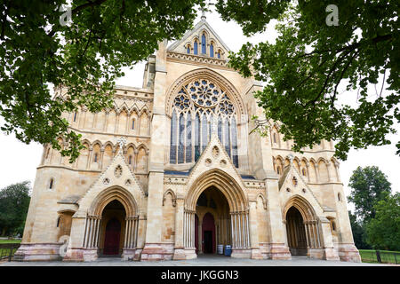 Das Westende von St Albans Kathedrale offiziell bekannt als die Kathedrale und die Abtei von St. Alban-Kirche, Hertfordshire, UK Stockfoto