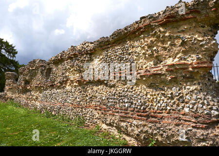 St kluge Block, Reste einer römischen Mauer innerhalb von Verulamium Park, St Albans, Hertfordshire, UK Stockfoto