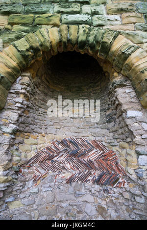 Kamin-Detail im Bergfried Schloss Scarborough, North Yorkshire, England. Stockfoto