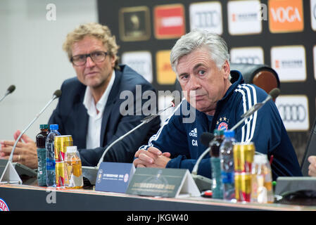 SHENZHEN, CHINA - 22 Juli: FC Bayern Munich Coach Carlo Ancelotti spricht bei der Post Spiel Pressekonferenz-FC Bayern München Vs AC Mailand International C Stockfoto