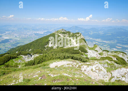 Blick vom Salzburger Hochthron, Geiereck Berggipfel, das Restaurant Hochalm und Salzachtal, Grödig, Salzburg-Umgebung, Österreich Stockfoto