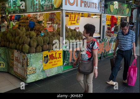 20.07.2017, Singapur, Republik Singapur, Asien - ein Stall zu verkaufen Durian in Chinatown Markt. Stockfoto