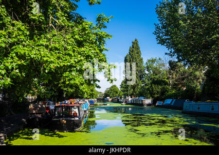 Grand Union Canal in Richtung Westen Weg von Klein-Venedig, London, England, U.K Stockfoto