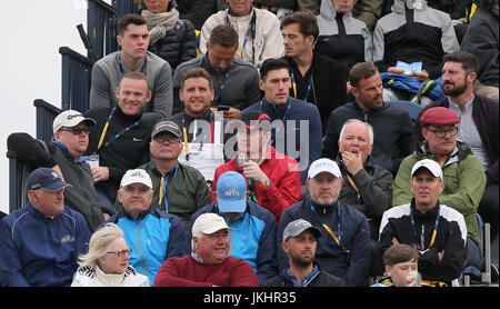 Wayne Rooney, Gareth Barry, Phil Jagielka, Leighton Baines und Michael Keane auf der Tribüne am 18. Loch tagsüber vier The Open Championship 2017 im Royal Birkdale Golf Club, Southport. Stockfoto