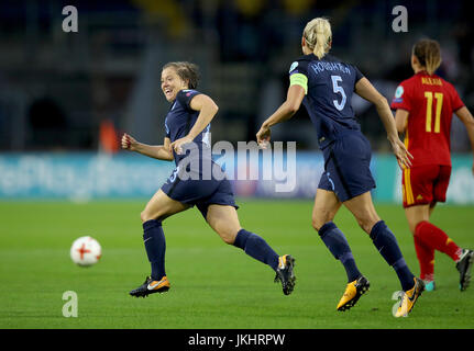 Englands Fran Kirby feiert scoring ihrer Seite erste Tor des Spiels während der UEFA Women's Euro 2017, Spiel der Gruppe D im Rat Verlegh Stadion, Breda. Stockfoto