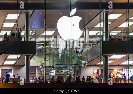 HONG KONG - 16. Juli 2014: Apples Causeway Bay Retail Store in Hong Kong Stockfoto