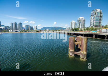 Vancouver, Kanada - 20. Juni 2017: Die Welt der Wissenschaft und Olympisches Dorf in Showqualität Creek an einem sonnigen Nachmittag Stockfoto