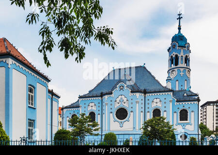 Die St. Elisabeths Church ist eine römisch-katholische Kirche. Aufgrund der Farbe der Fassade heißt es auch blaue Kirche in Bratislava, Slowakei, Europa Stockfoto