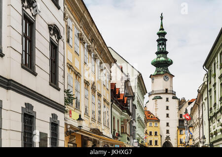 Michaels Tor ist das einzige Stadttor der mittelalterlichen Befestigungsanlagen von Bratislava erhalten und ist eines der ältesten Gebäude, der Slowakei, Europa Stockfoto