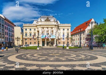 Die alten Nationaltheater wurde 1886 im Stil der Neorenaissance gebaut. Es befindet sich in der alten Stadt Bratislava, Slowakei, Europa Stockfoto