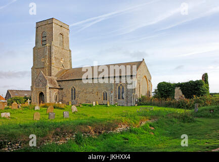 Ein Blick auf die Kirche des Hl. Johannes an waxham, Norfolk, England, Vereinigtes Königreich. Stockfoto