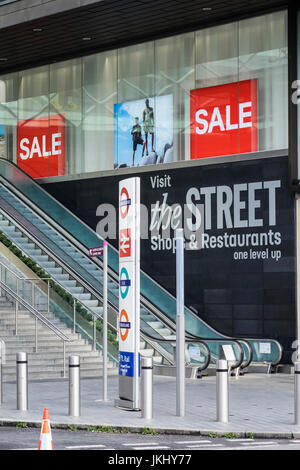 Rolltreppe bis zu Westfield Shopping Centre, Stratford, Borough of Newham, London, England, Vereinigtes Königreich Stockfoto