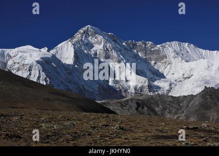 Mount Cho Oyu gesehen aus dem Gokyo-Tal, Nepal. Stockfoto