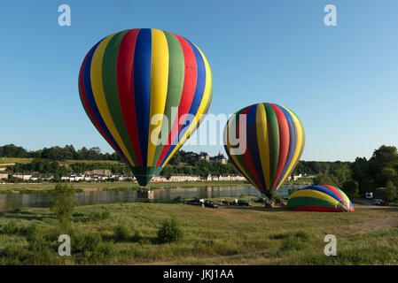 Gestreifte Heißluft-ballons Vor von Chaumont-sur-Loire, Frankreich Stockfoto