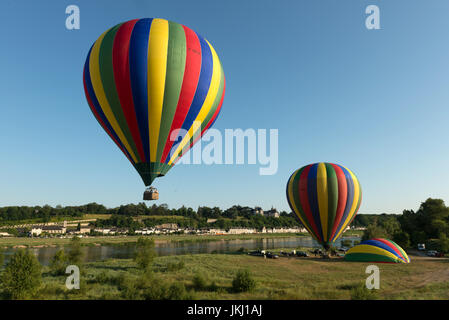 Gestreifte Heißluft-ballons Vor von Chaumont-sur-Loire, Frankreich Stockfoto