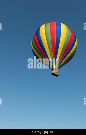 Gestreifte Heißluft-ballons Vor von Chaumont-sur-Loire, Frankreich Stockfoto