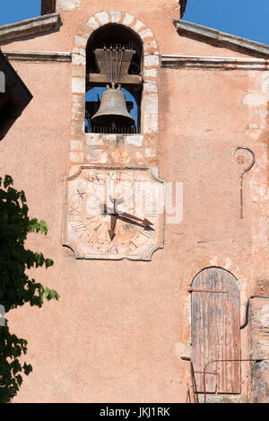 Villag Roussillon und Sentier des Ocres (Ocker Trail), Roussillon, Vaucluse, Frankreich Stockfoto