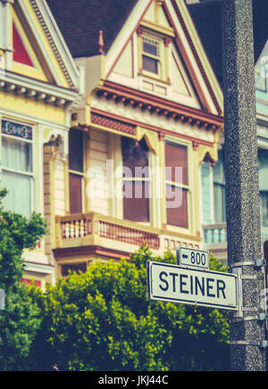 Detail der farbenfrohen viktorianischen Häusern an der Steiner Street In San Francisco Stockfoto