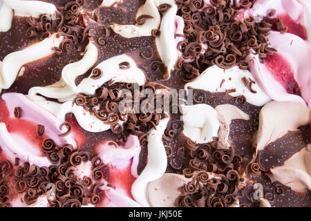 Vanille, Blaubeere und Schokoladeneis als Hintergrund. Stockfoto