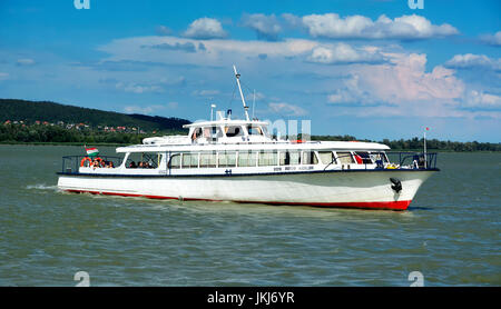 Aracs Passagierschiff auf dem Plattensee im Juli 2017, Ungarn Stockfoto